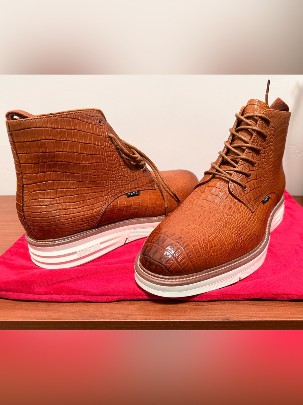 Taft Men's Tan Croc-Embossed Leather Chukka Boot with White Sole